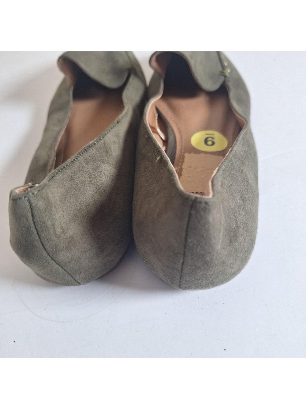 Reports Green Suede Gold Studded Flats size 9 - Picture 2 of 7